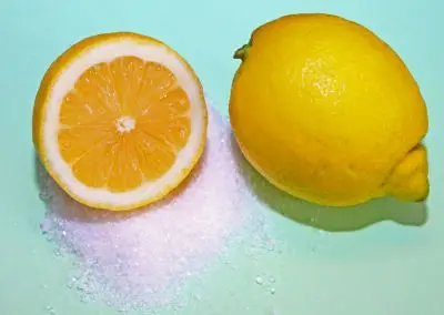 Zitronen mit Zitronensäure