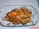 Brathähnchen eingepinselt mit Würzflüssigkeit