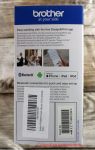 Brother PT-P300BT P-Touch Cube Etikettendrucker - Seitenansicht der Verpackung