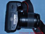 Canon EOS 1100D - Kamera von unten mit Akkufach