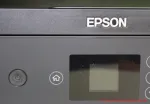 Epson EcoTank ET-2750 - Zwei Knöpfe und Bildschirm