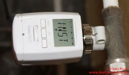 Eurotronic Comet DECT 16 Thermostat montiert im Installationsmodus