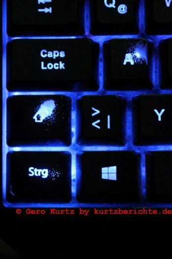 Tastatur KLIM Chroma 34 sich weiter ablösenden Farbe auf der Tastatur