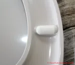 LOBENSWERK Toilettendeckel - Auflagepuffer Nahansicht