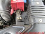 NOCO Boost Sport GB20 500A 12V UltraSafe Starthilfe - Autobatterie Pluspol mit geöffneter Abdeckung