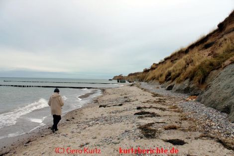 Naturführer Ostsee" von Frank Rudolph - Sucherin am Ostseestrand
