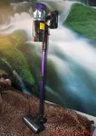 Powerffy Knight 11  Akku Staubsauger - mit ausgezogenem Verlängerungsrohr von der Seite