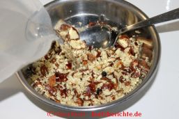 Zugabe von Wasser zu zerkleinerten Rosskastanien