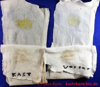 Vergleich Wäschestück gewaschen mit Kastanien und das andere nur mit Wasser