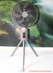 YOKEKON Akku Ventilator - aufgebauter Ventilator mit eingezogenen Füßen
