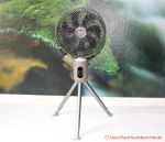 YOKEKON Akku Ventilator - aufgebauter Ventilator mit eingezogenen Füßen