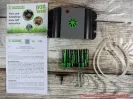Lieferumfang des ISOTRONIC Vertreibers inklusive Batterien, Befestigungsmaterial und Schraubendreher
