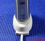 Zahnbürste auf der Ladestation