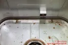 Brotbackautomat Clatronic BBA 2605 Kreuzschlitzschrauben am Boden des Backraums