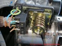 mechanischer Druckschalter einstellen - Innenansicht