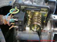 mechanischer Druckschalter einstellen - Innenansicht