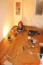 Holzfussboden abschleifen - für ausreichend Licht sorgen