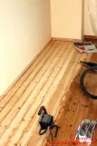Holzfussboden abschleifen - etliche Dielen sind abgeschliffen