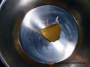 Etwas Butterschmalz in den Schnellkochtopf geben