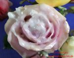 Rose mit Kerzenwachs konserviert